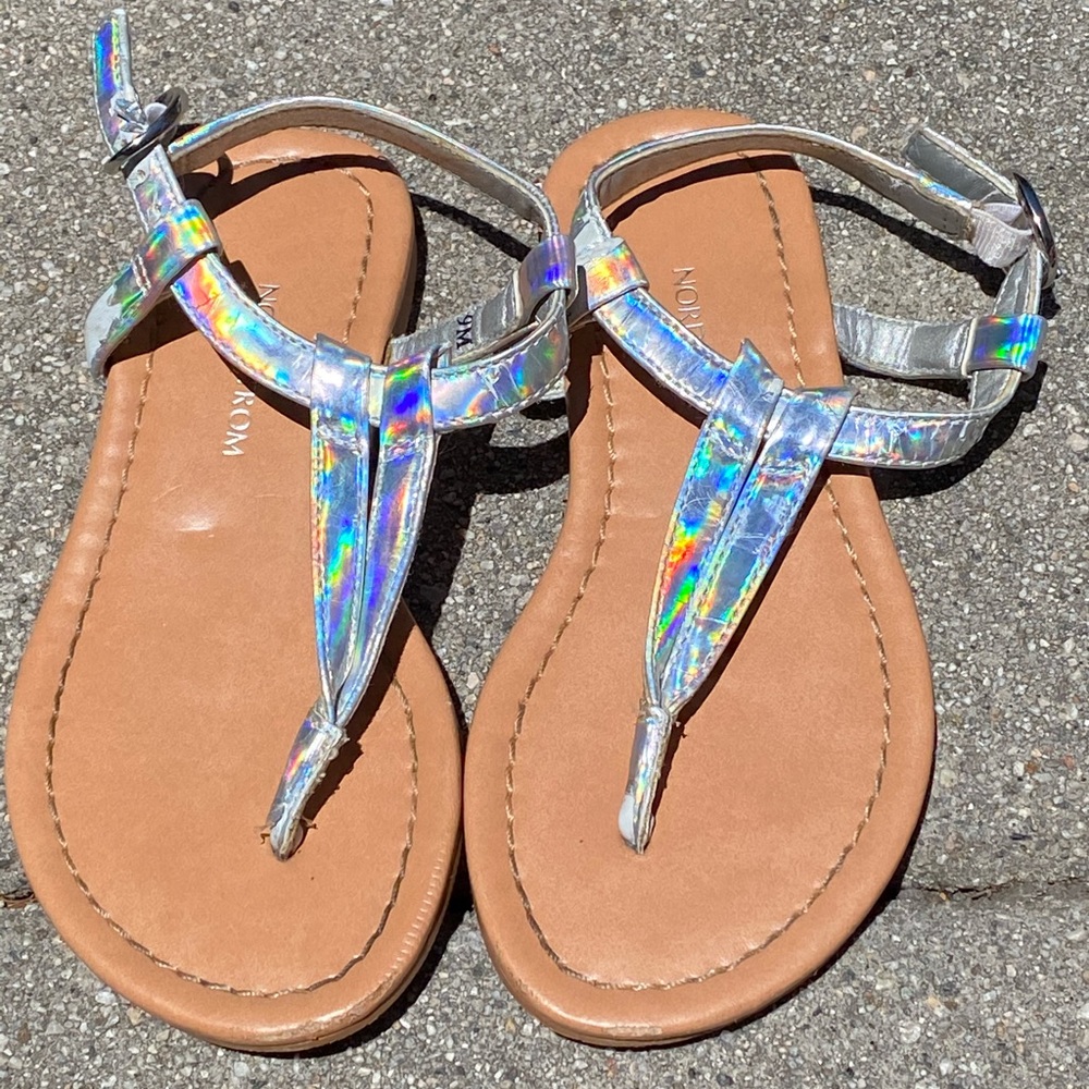 nordstrom girls silver thong sandals sz 9